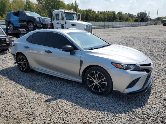 JTNB11HK7J3031145 - 2018 TOYOTA CAMRY L SILVER photo 4