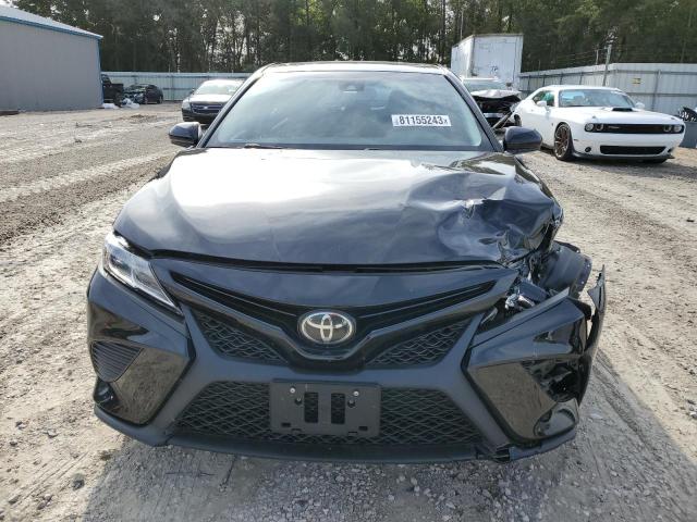 4T1B11HKXJU677936 - 2018 TOYOTA CAMRY L BLACK photo 5