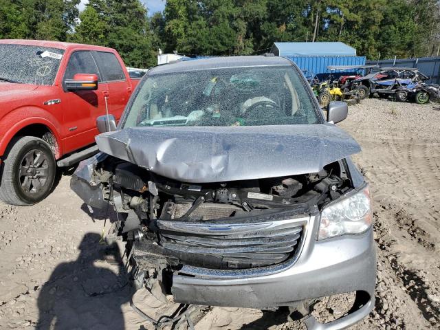 2C4RC1BG7FR709070 - 2015 CHRYSLER TOWN & COU TOURING SILVER photo 5