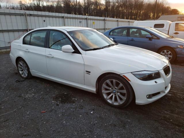 WBAPK5C53BA657723 - 2011 BMW 328 XI SULEV WHITE photo 4