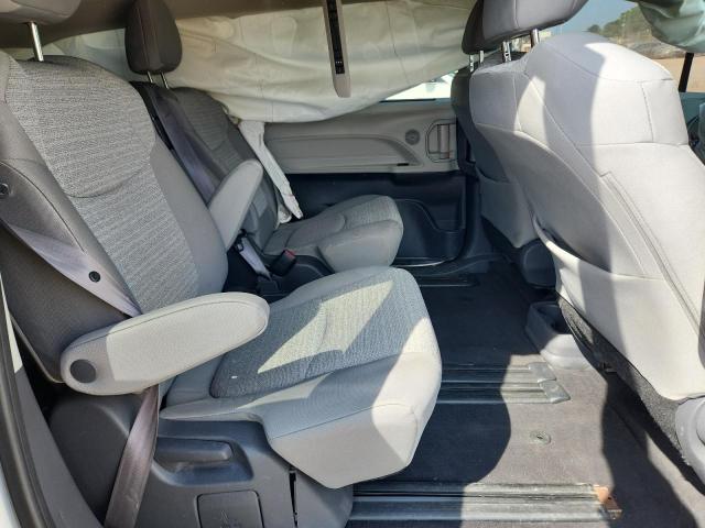 5TDKRKEC4MS045720 - 2021 TOYOTA SIENNA LE WHITE photo 11