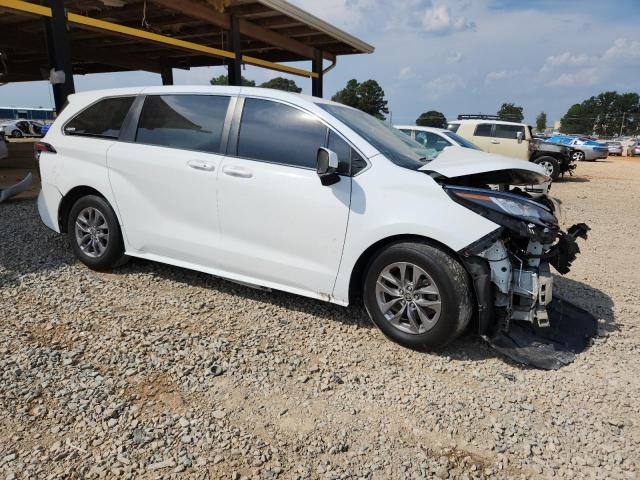 5TDKRKEC4MS045720 - 2021 TOYOTA SIENNA LE WHITE photo 4