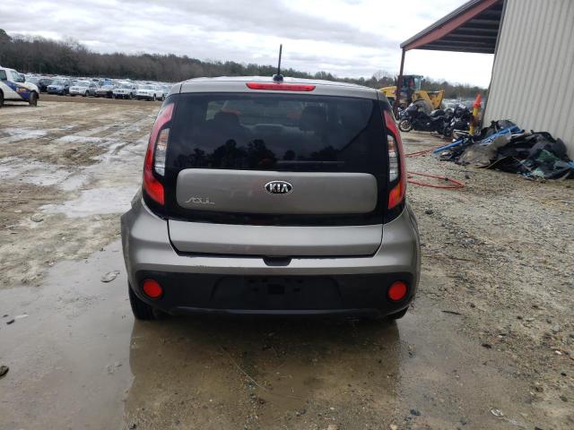 KNDJN2A25H7479195 - 2017 KIA SOUL GRAY photo 6