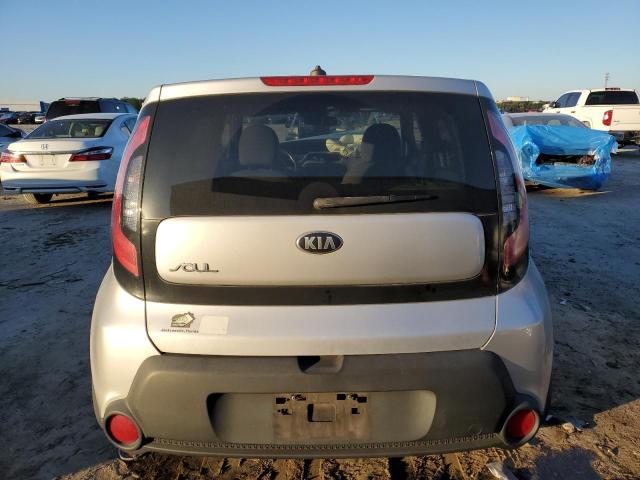 KNDJN2A21F7750167 - 2015 KIA SOUL SILVER photo 6