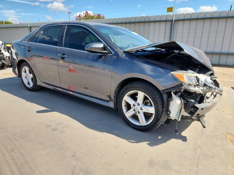 4T1BF1FK8DU677457 - 2013 TOYOTA CAMRY L 灰色 照片 4