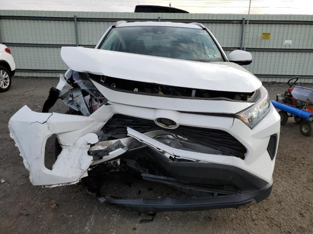 2T3G1RFV6KC017064 - 2019 TOYOTA RAV4 LE WHITE photo 5