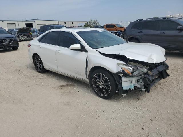 4T1BF1FK0GU156320 - 2016 TOYOTA CAMRY LE WHITE photo 4