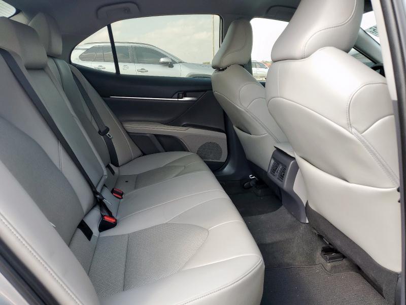 4T1F11AK1NU002509 - 2022 TOYOTA CAMRY XLE SILVER photo 10