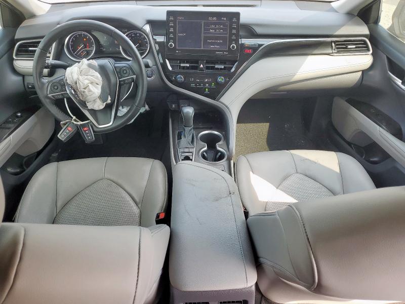 4T1F11AK1NU002509 - 2022 TOYOTA CAMRY XLE SILVER photo 8