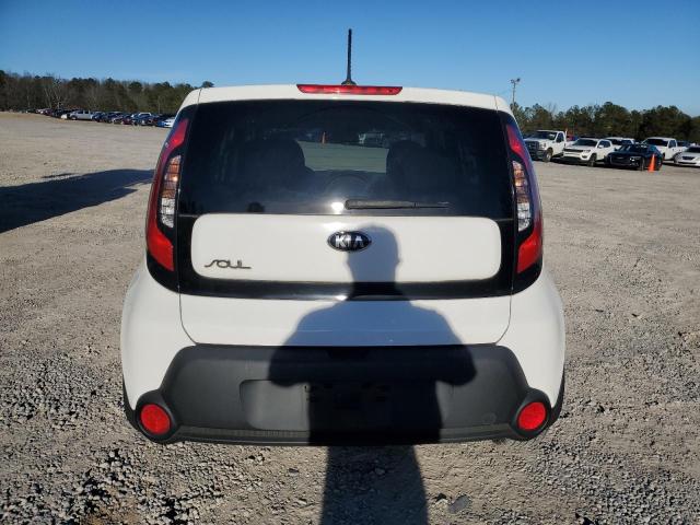 KNDJN2A20F7152412 - 2015 KIA SOUL WHITE photo 6