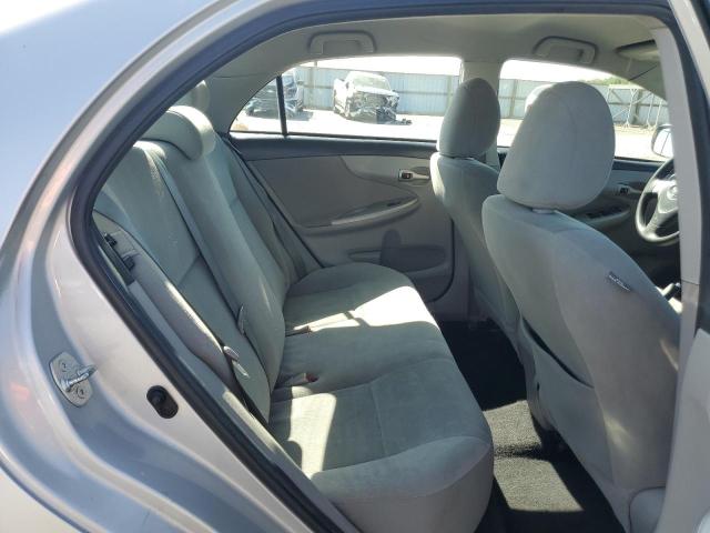 5YFBU4EE1DP220106 - 2013 TOYOTA COROLLA BASE Silber Foto 10