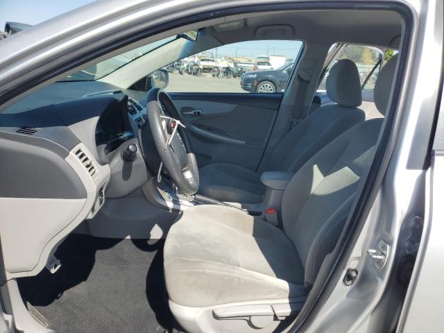 5YFBU4EE1DP220106 - 2013 TOYOTA COROLLA BASE Silber Foto 7