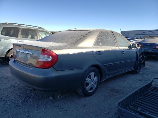 JTDBE32K920099639 - 2002 TOYOTA CAMRY LE GRAY photo 3