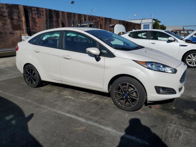 3FADP4BJ1KM151168 - 2019 FORD FIESTA SE 白色 照片 4