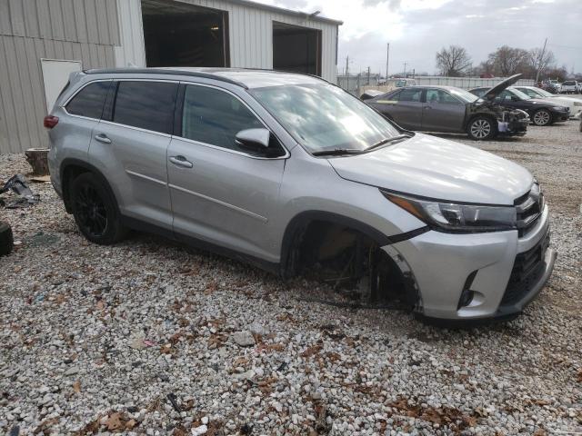 5TDJZRFH0KS607138 - 2019 TOYOTA HIGHLANDER SE SILVER photo 4