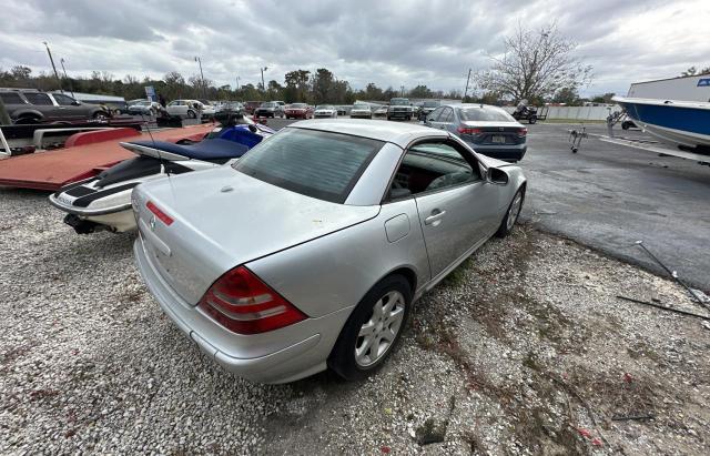 WDBKK49F31F202474 - 2001 MERCEDES-BENZ SLK 230 KOMPRESSOR SILVER photo 4