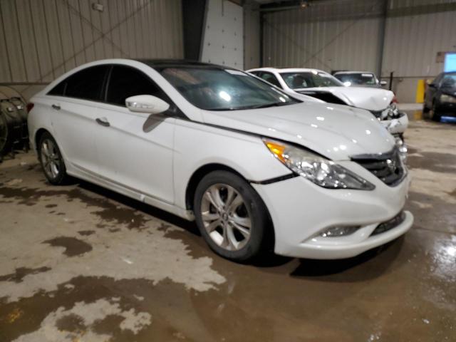 5NPEC4AC3DH713156 - 2013 HYUNDAI SONATA SE WHITE photo 4