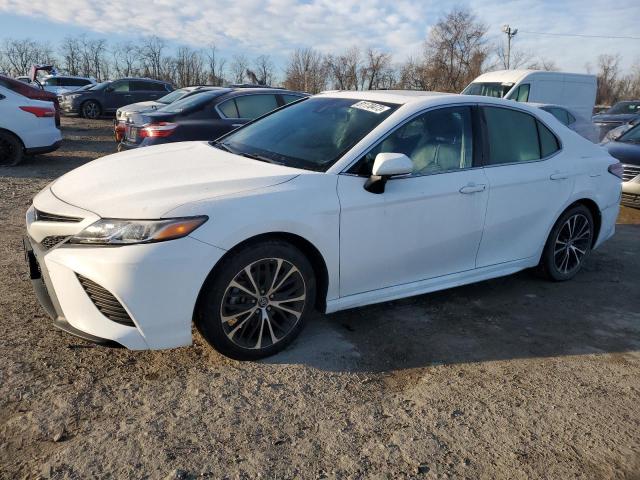 4T1B11HK9JU152785 - 2018 TOYOTA CAMRY L WHITE photo 1