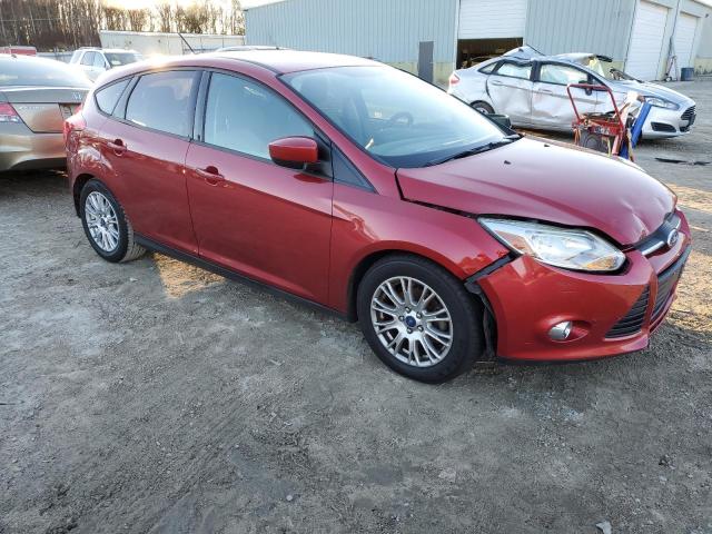 1FAHP3K24CL136137 - 2012 FORD FOCUS SE RED photo 4