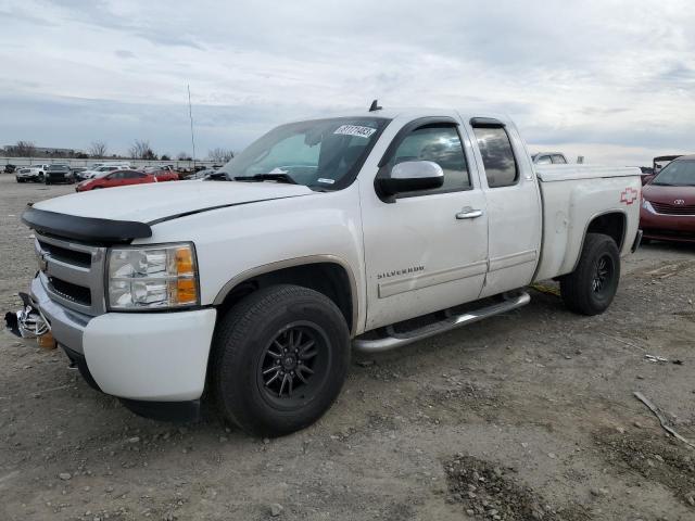 1GCSCSE07AZ108357 - 2010 CHEVROLET SILVERADO C1500 LT WHITE photo 1