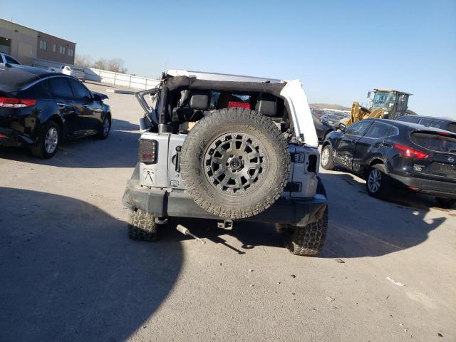 1C4BJWFG2GL111221 - 2016 JEEP WRANGLER RUBICON GRAY photo 6