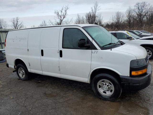 1GCWGAFB8K1192303 - 2019 CHEVROLET EXPRESS G2 WHITE photo 4