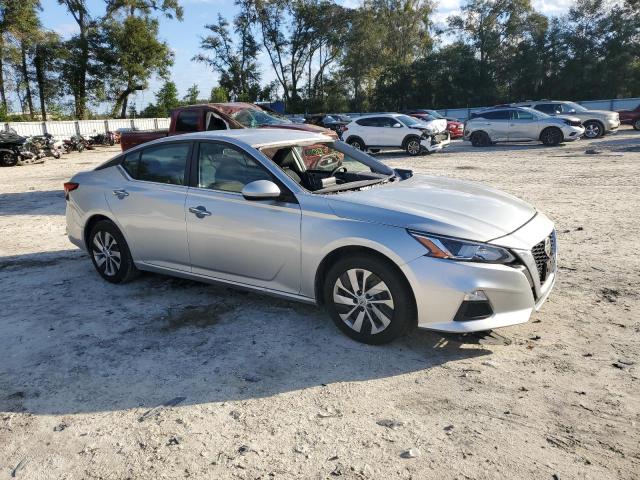 1N4BL4BV4LC138973 - 2020 NISSAN ALTIMA S SILVER photo 4