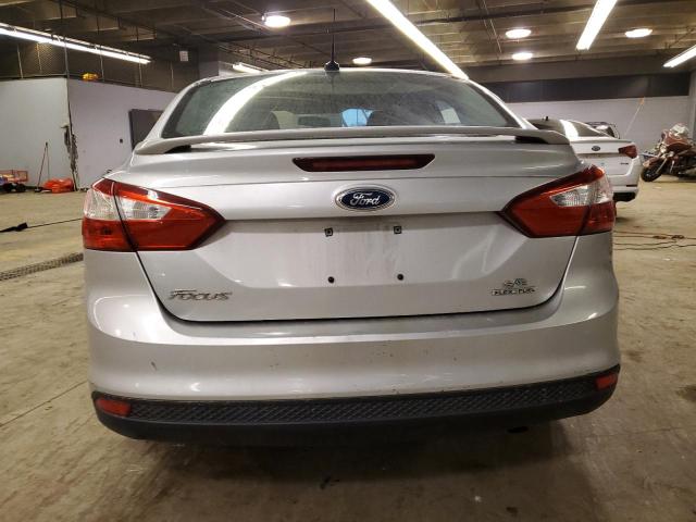 1FADP3F27DL121934 - 2013 FORD FOCUS SE SILVER photo 6