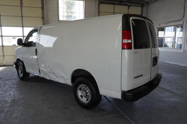 1GCWGAFG5L1252745 - 2020 CHEVROLET EXPRESS G2 WHITE photo 4