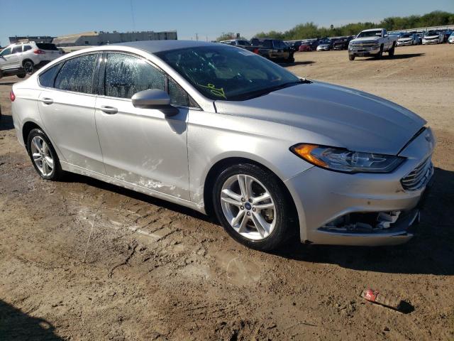 3FA6P0H71JR125751 - 2018 FORD FUSION SE WHITE photo 4