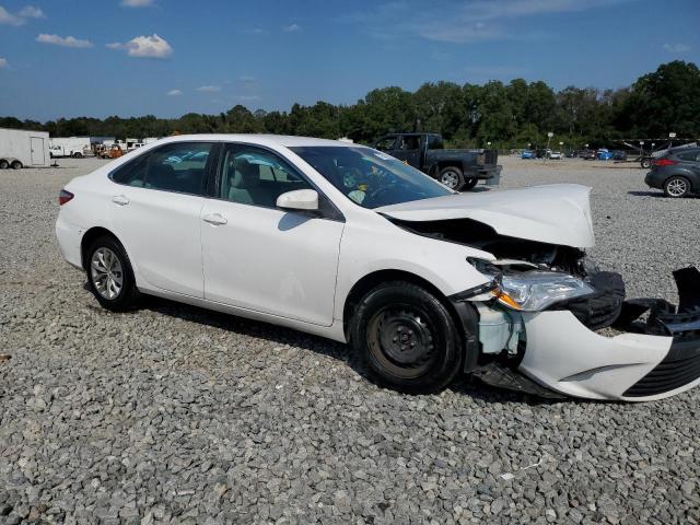4T1BF1FK1FU914132 - 2015 TOYOTA CAMRY LE WHITE photo 4