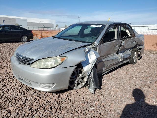 4T1BF30K75U608068 - 2005 TOYOTA CAMRY LE SILVER photo 1