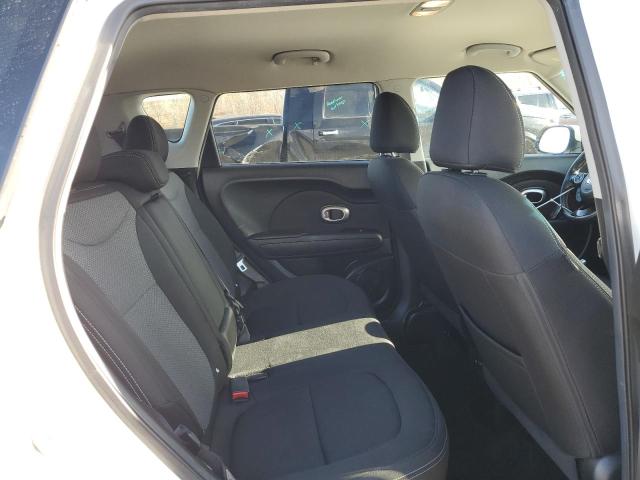 KNDJP3A51H7446866 - 2017 KIA SOUL + WHITE photo 10