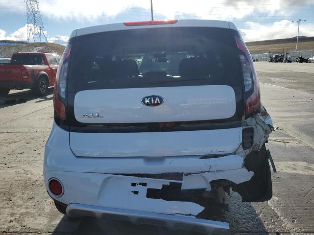 KNDJP3A51H7446866 - 2017 KIA SOUL + WHITE photo 6