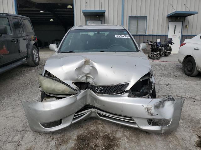 4T1BA32K55U505890 - 2005 TOYOTA CAMRY SE 银色 照片 5