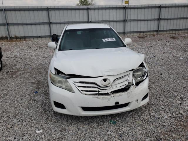 4T4BF3EK3BR096853 - 2011 TOYOTA CAMRY BASE Blanco foto 5
