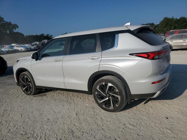 JA4J3UA82PZ022024 - 2023 MITSUBISHI OUTLANDER SE WHITE photo 2