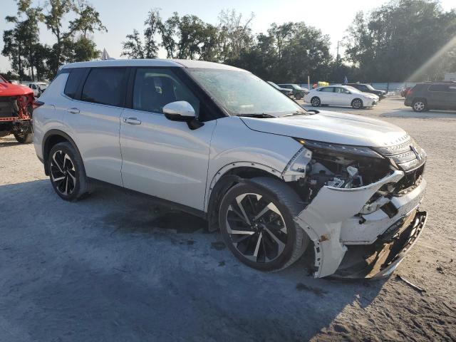 JA4J3UA82PZ022024 - 2023 MITSUBISHI OUTLANDER SE WHITE photo 4