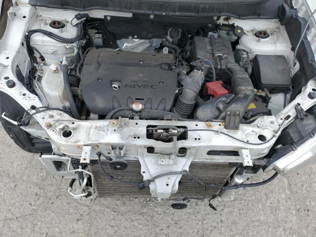 JA4AR3AU9JU013539 - 2018 MITSUBISHI OUTLANDER ES Белый фото 12