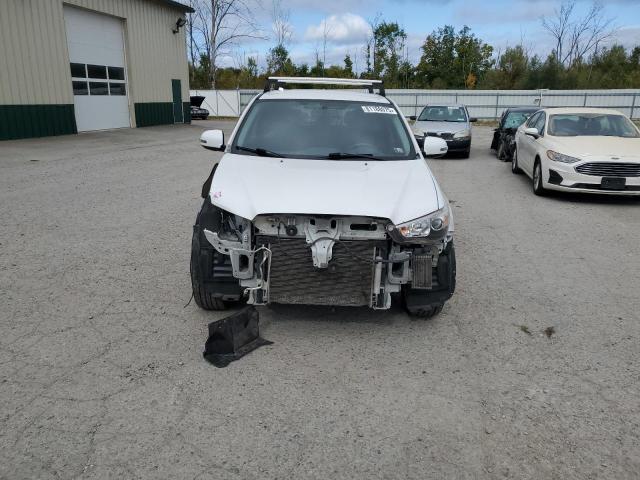 JA4AR3AU9JU013539 - 2018 MITSUBISHI OUTLANDER ES Белый фото 5