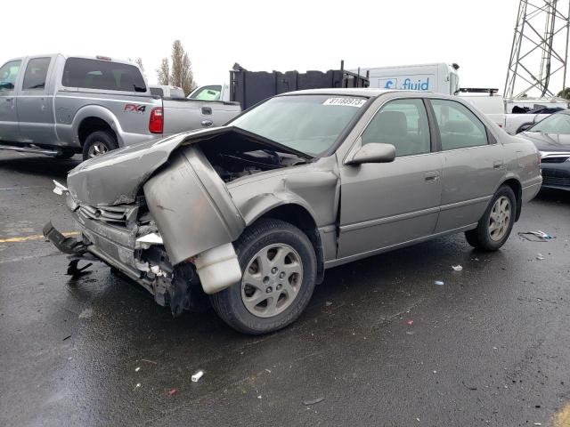 JT2BF28KXW0113416 - 1998 TOYOTA CAMRY LE GRAY photo 1