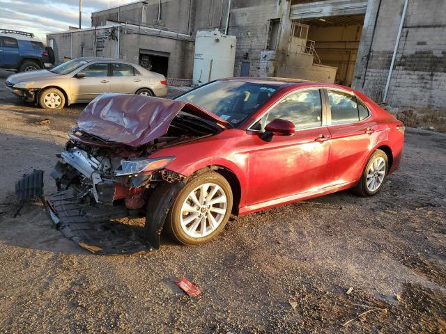 4T1C11AK6NU698769 - 2022 TOYOTA CAMRY LE RED photo 1