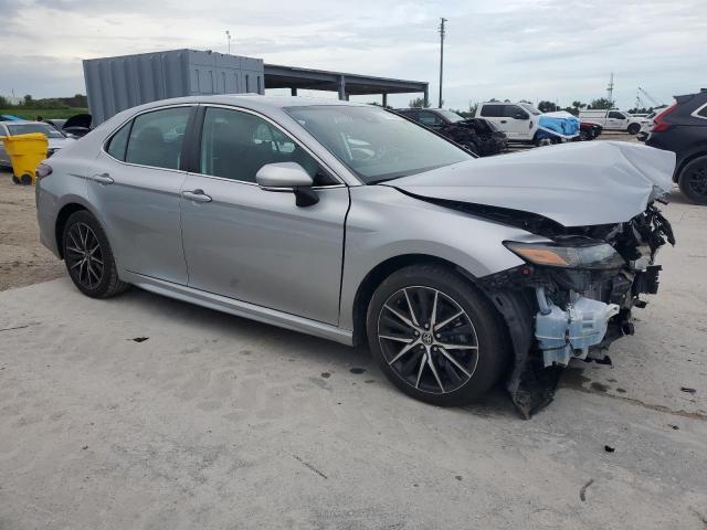 4T1G11AK2PU746689 - 2023 TOYOTA CAMRY SE NIGHT SHADE SILVER photo 4