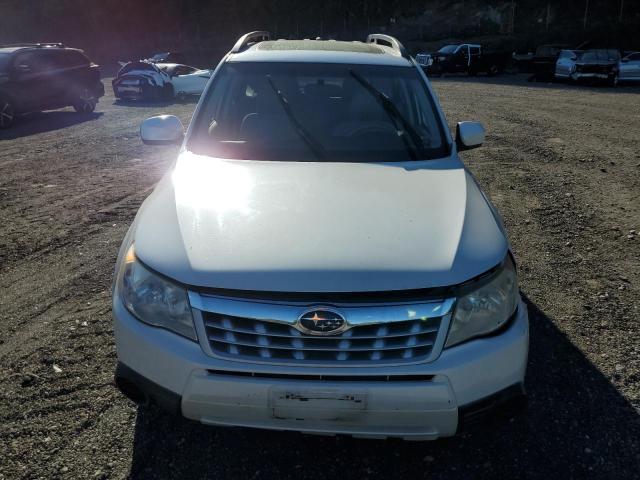 JF2SHADC9CH401100 - 2012 SUBARU FORESTER 2.5X PREMIUM WHITE photo 5