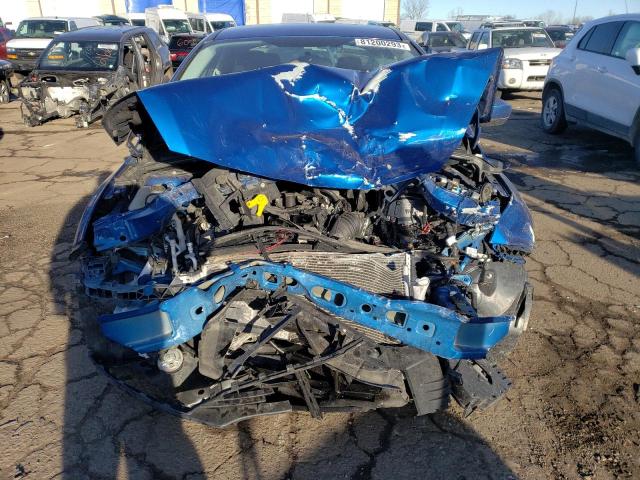 1FADP3F20JL216105 - 2018 FORD FOCUS SE BLUE photo 5