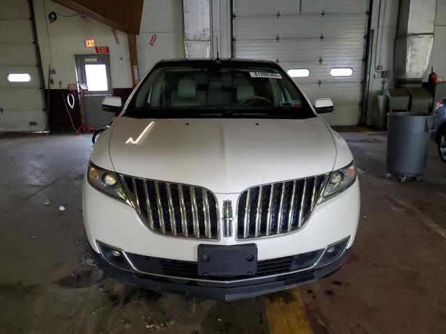 2LMDJ8JK8DBL16215 - 2013 LINCOLN MKX WHITE photo 5