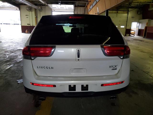 2LMDJ8JK8DBL16215 - 2013 LINCOLN MKX WHITE photo 6