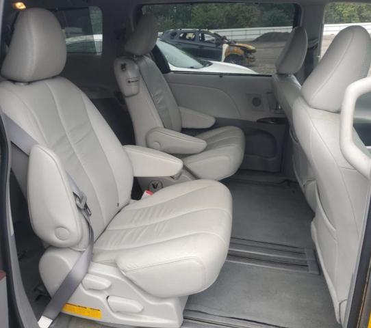 5TDYK3DC1BS069069 - 2011 TOYOTA SIENNA XLE 银色 照片 11