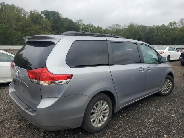 5TDYK3DC1BS069069 - 2011 TOYOTA SIENNA XLE 银色 照片 3