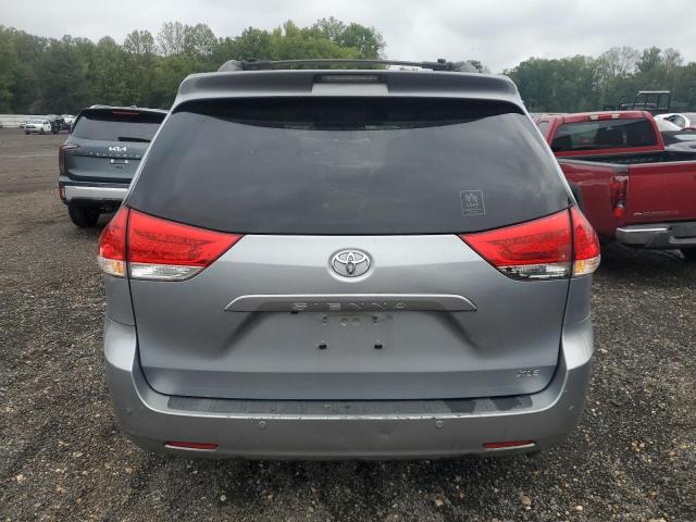 5TDYK3DC1BS069069 - 2011 TOYOTA SIENNA XLE 银色 照片 6